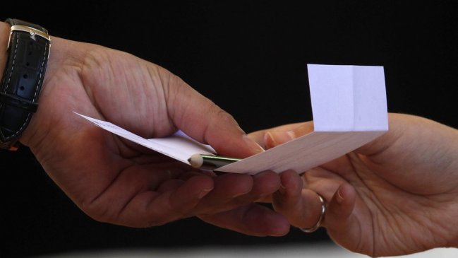 Diputados de oposición proponen rebajar la edad para votar a 16 años