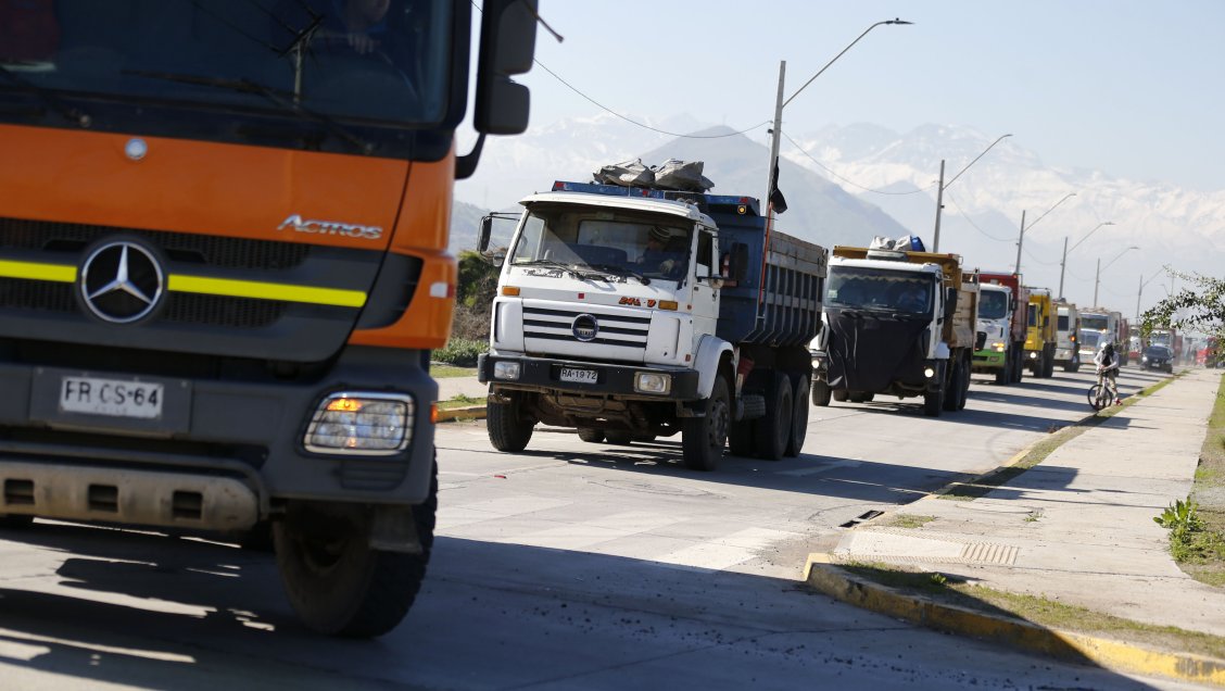 Camioneros subirán sus tarifas tras alza en precio del diesel