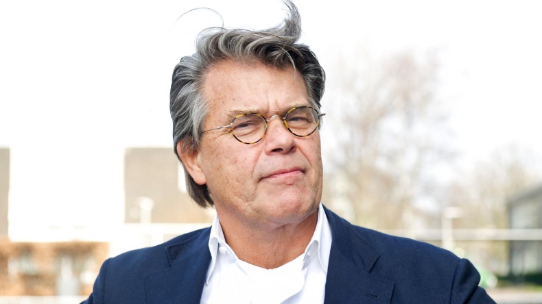 Hombre se quiere cambiar la edad para tener más éxito en Tinder