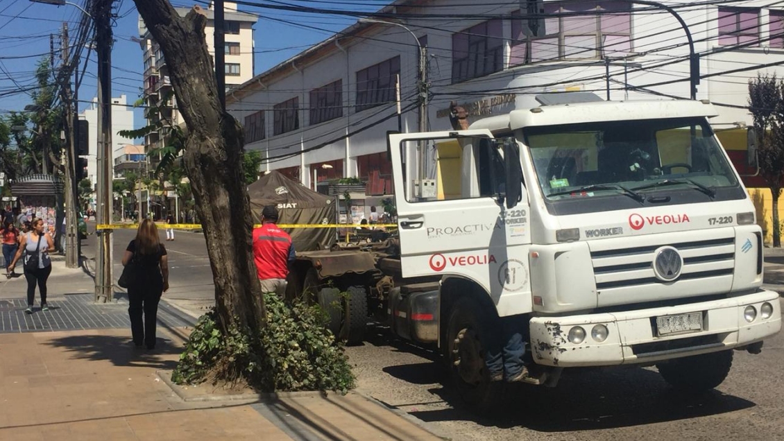 Mujer murió atropellada por un camión en pleno centro de Viña del Mar