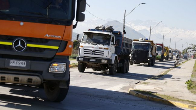 Camioneros subirán sus tarifas tras alza en precio del diesel