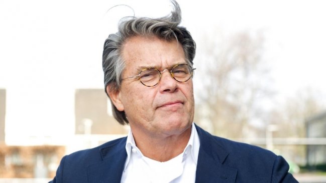 Hombre se quiere cambiar la edad para tener más éxito en Tinder