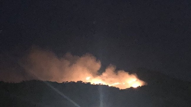 Incendio afecta a Cerro Guanaco en Huechuraba