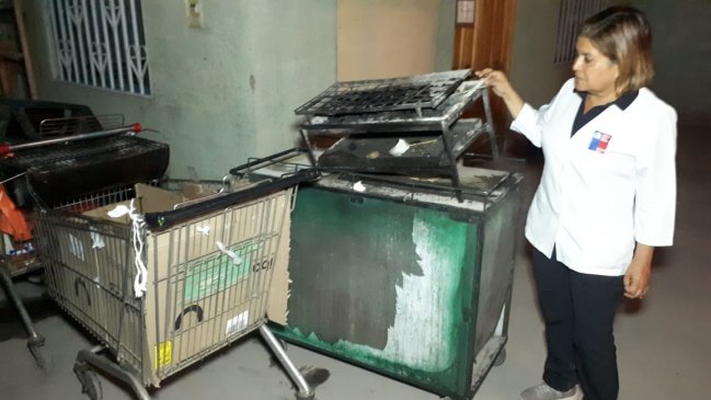 Calama: Autoridad sanitaria incautó más de 20 kilos de alimentos en carros de anticuchos