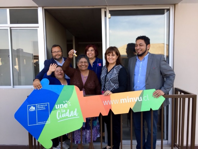 Arica: Familias del Campamento Coraceros se trasladaron a sus nuevas viviendas