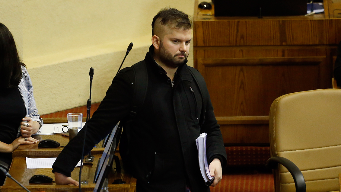 Boric responde a la UDI: El partido entero fue en caravana a visitar al dictador Pinochet en Londres