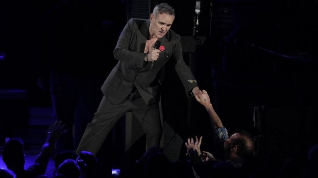 Morrissey fue atacado sobre el escenario durante show