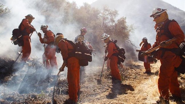 Autoridades buscan a más de 100 desaparecidos en incendios de California