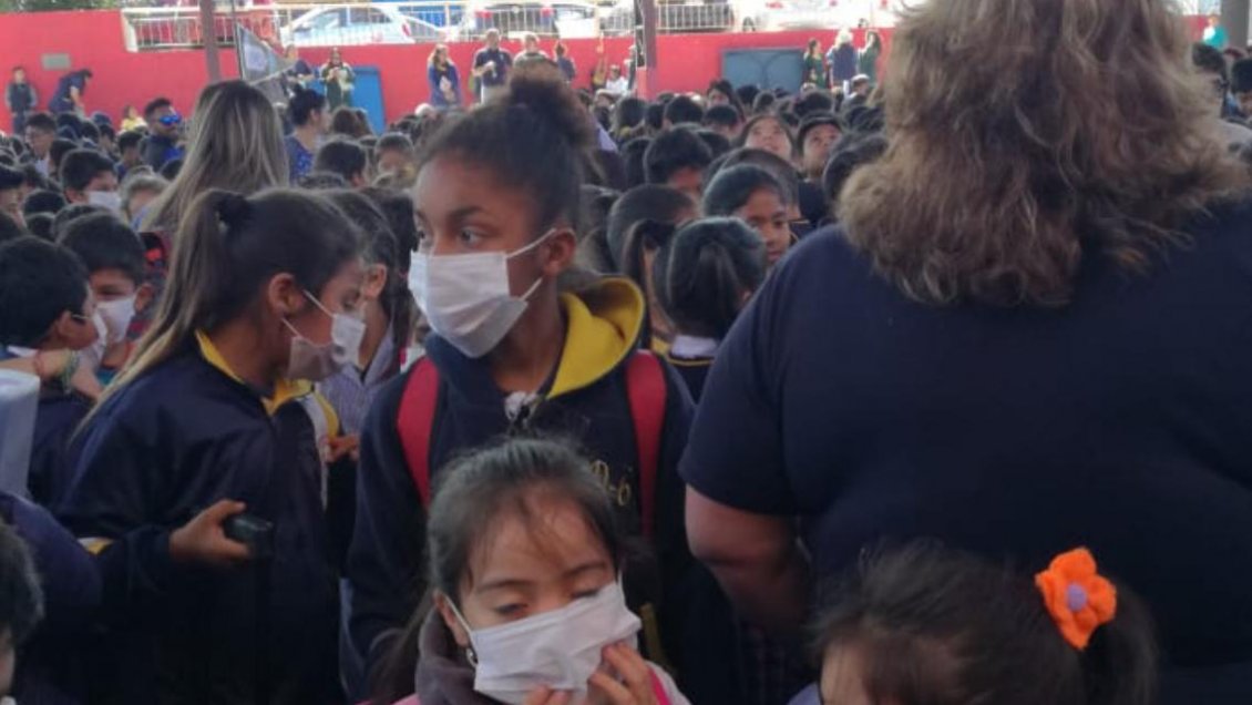 Más de 1.700 estudiantes fueron evacuados por nueva emanación de gas en Antofagasta