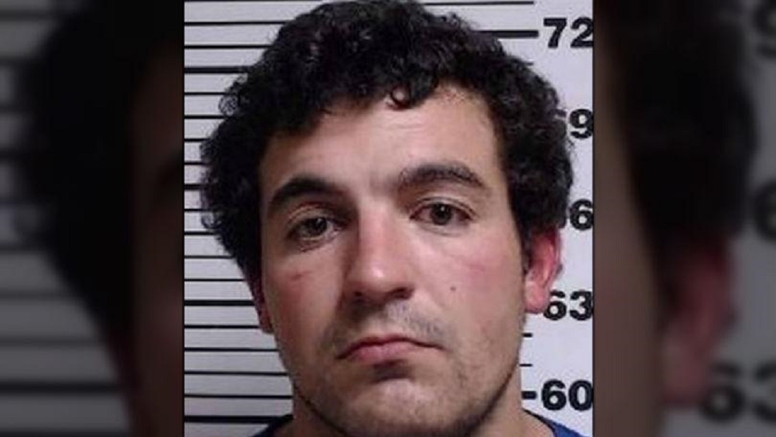 Hombre estrelló su camioneta contra tribunal porque robaron sus drogas