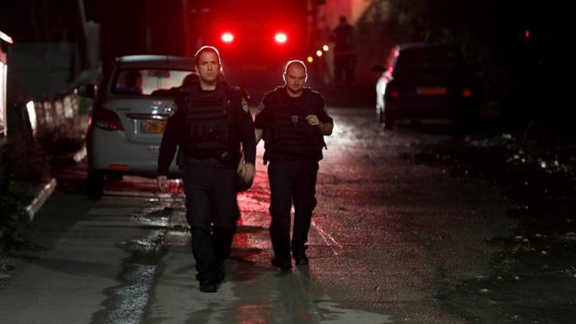 Un muerto y dos heridos graves tras impacto de cohete de Gaza en edificio israelí