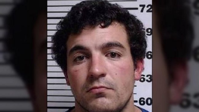 Hombre estrelló su camioneta contra tribunal porque robaron sus drogas