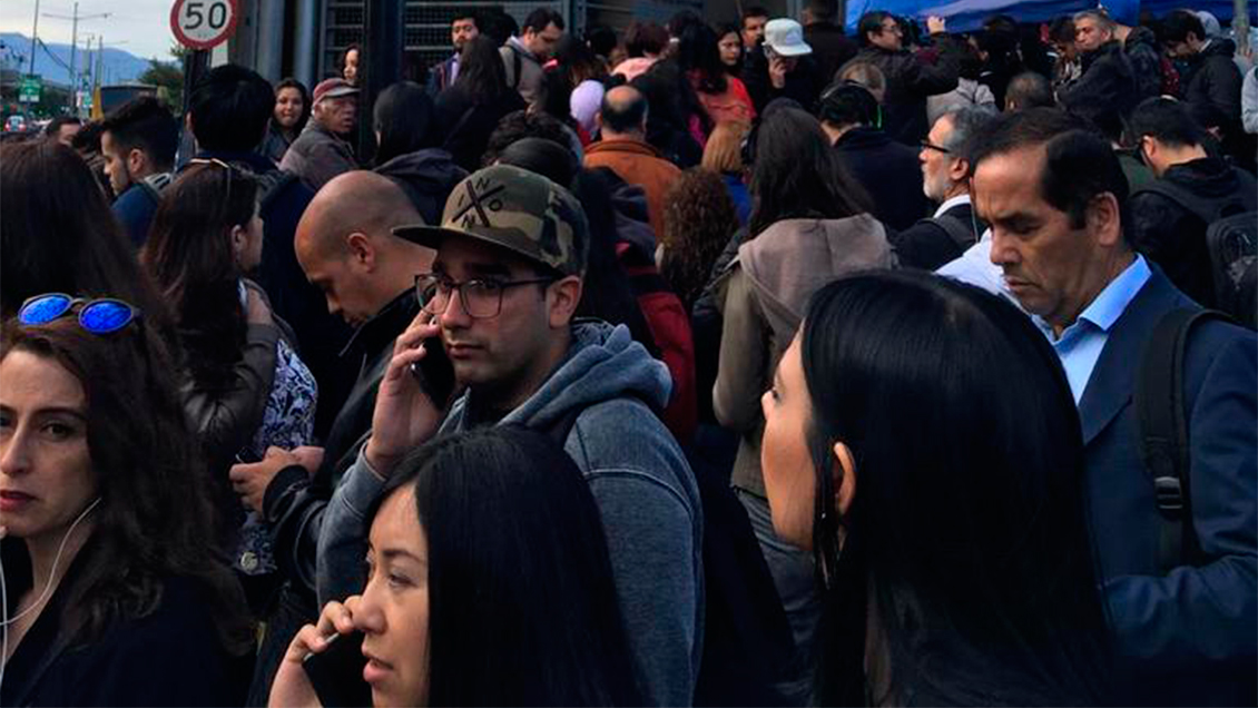 Línea 4 del Metro registra colapso tras demora en la salida de los trenes
