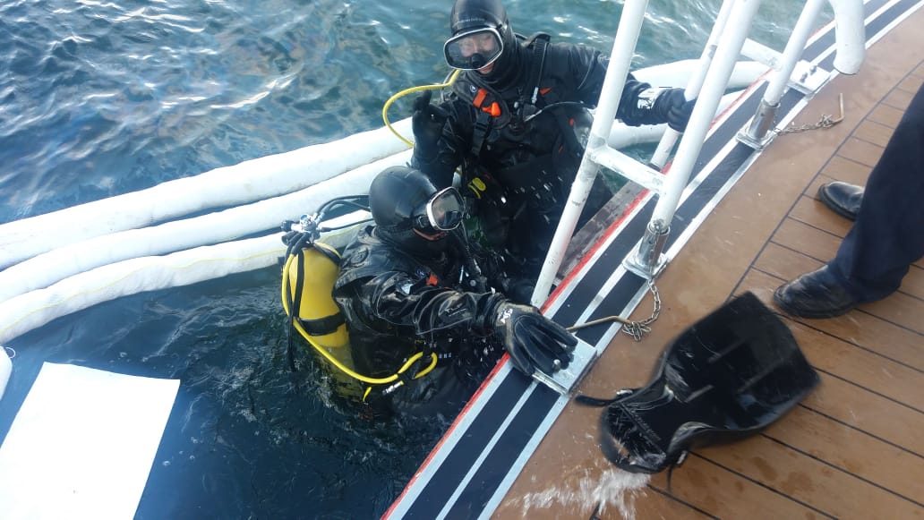 Magallanes: Mantienen contención para evitar daño ambienta tras encallar un crucero