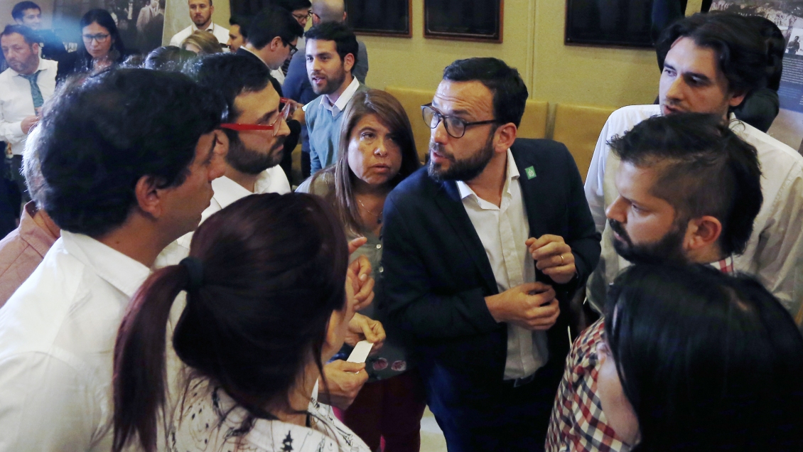 Frente Amplio pidió renuncias de intendente y jefe policial de La Araucanía