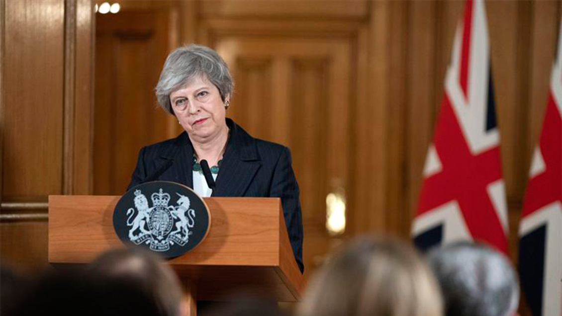 Brexit: Theresa May descarta renunciar tras dimisiones de ministros