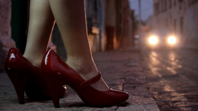 Rescatan a joven que era obligada a tener sexo con varios hombres a la vez