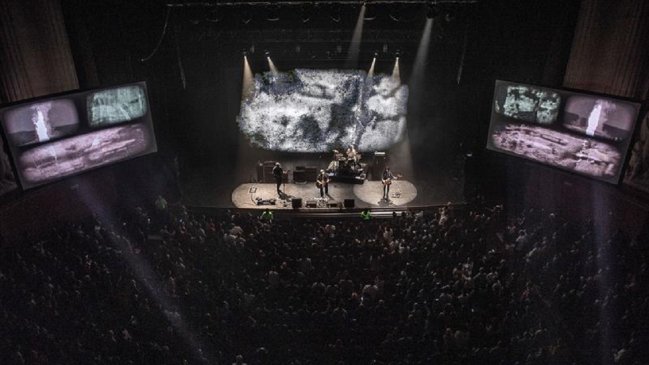 Acto sexual de una pareja se robó el show durante concierto de Pixies en México