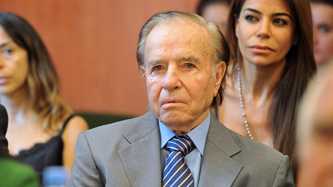 Justicia argentina autorizó a Carlos Menem a viajar a Chile por la operación de su hijo Máximo