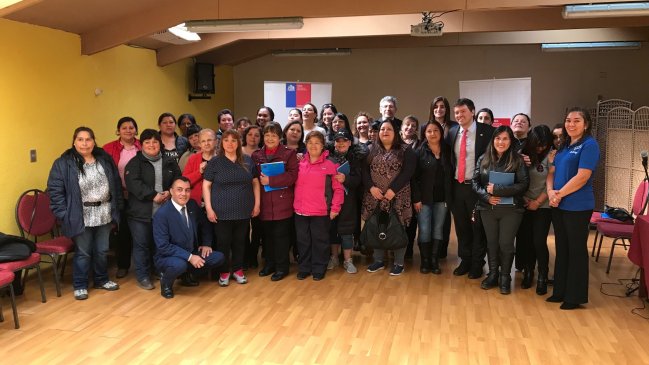 Director Ejecutivo del Fosis conoció experiencias de emprendimiento en Punta Arenas