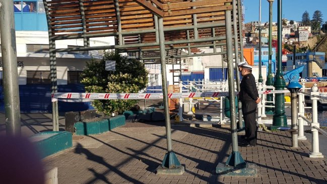 Cuerpo sin vida fue hallado flotando en muelle Prat de Valparaíso