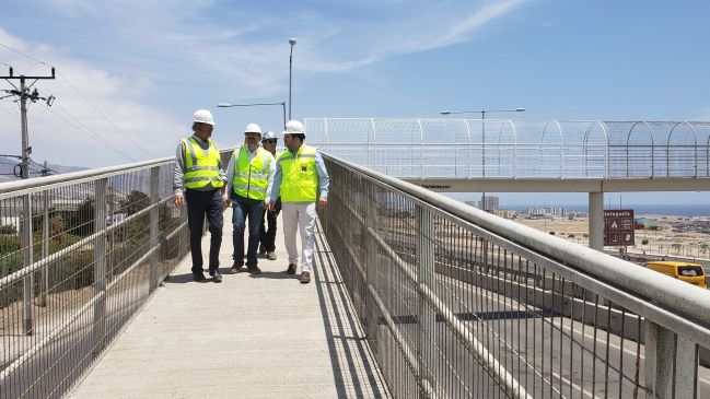 Habilitan pasarela peatonal tras accidente de camión en la Ruta 1 de Antofagasta