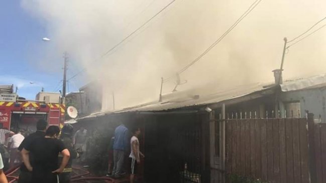 Incendio consumió tres casas y dejó otras dos con daños en Parral