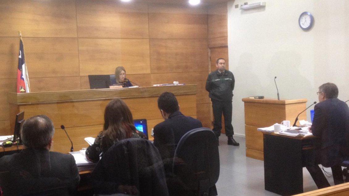 Ex director de Directemar no se presentó a formalización por vertimiento de salmones en Chiloé