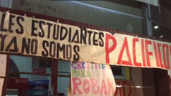 Estudiantes se tomaron sede de la Universidad del Pacífico en medio de crisis financiera