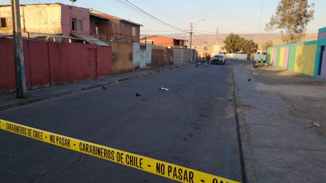 Carabineros baleó en un glúteo a hombre que blandía cuchillo y machete