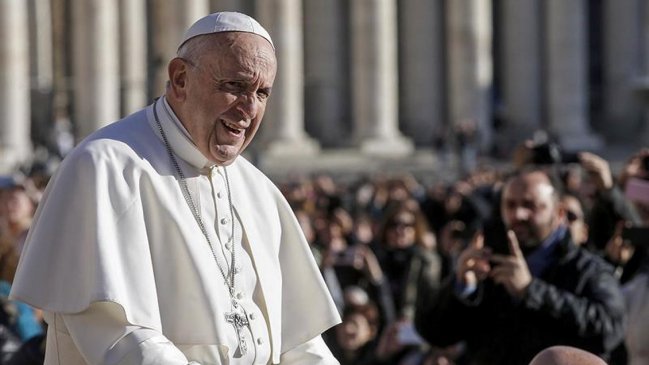 Papa Francisco invita a víctimas de abuso a reunión de obispos de febrero