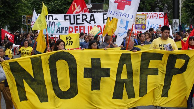 Chilenos consideran que las AFP violan los derechos humanos