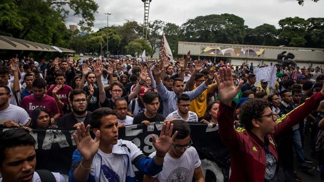 Flujo migratorio de venezolanos se incrementa a Colombia, Ecuador y Perú