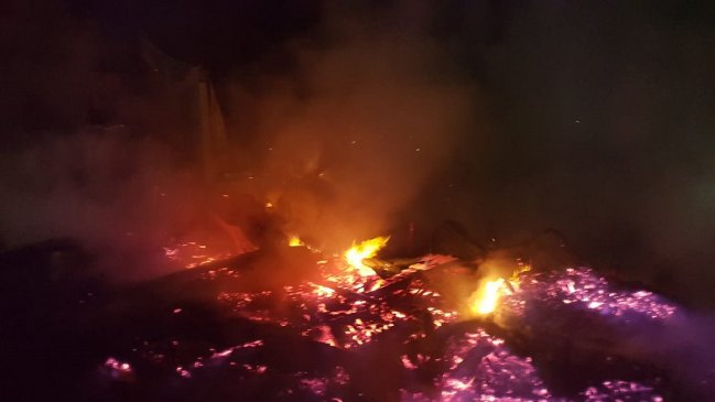 Ataque incendiario redujo a cenizas una casa y cuatro cuatrimotos en Tirúa