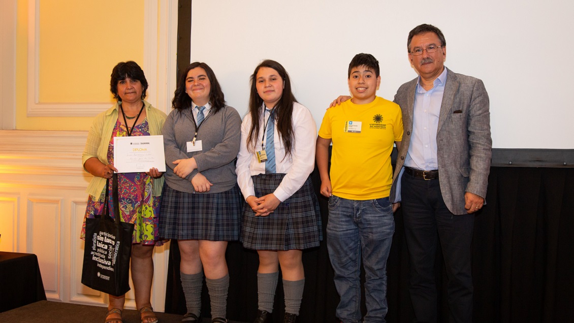 Escolares de Lota logran transformar basura de la feria en biocombustible