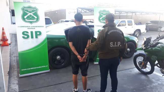 Tarapacá: Detienen a pareja que robó especies al interior de vehículo