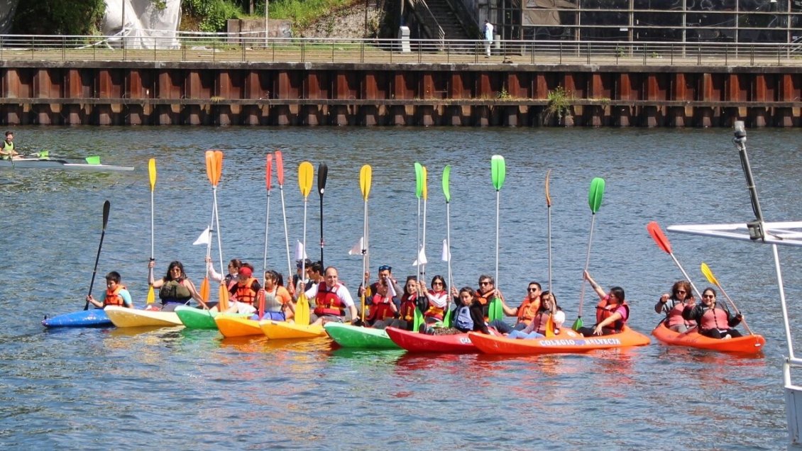 Llaman a combatir la violencia contra la mujer navegando por los ríos de Valdivia