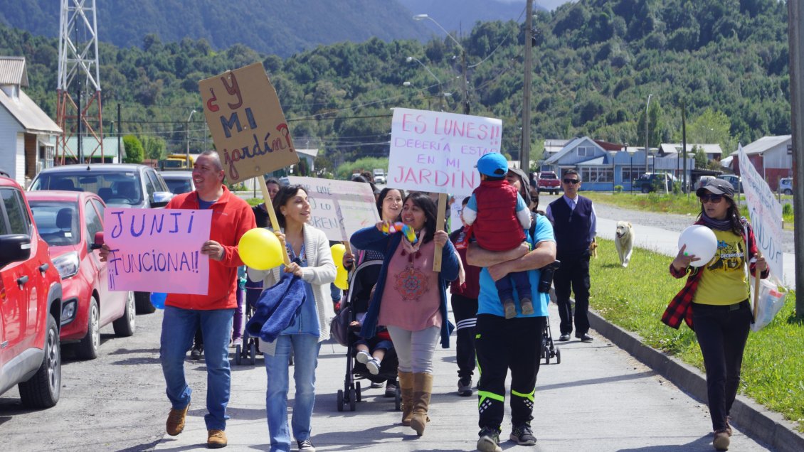 Chaitén: Padres y madres protestaron por fallida puesta en marcha de jardín infantil