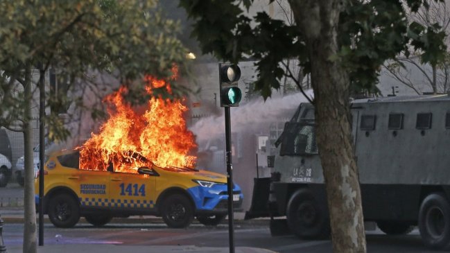 Vehículo de Providencia resultó quemado durante manifestaciones