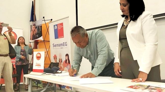 Municipalidad de Copiapó firma convenio en beneficio de mujeres emprendedoras