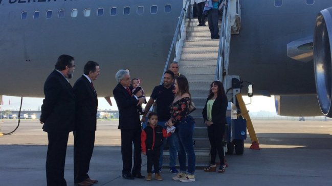 Un centenar de chilenos retornó desde Venezuela