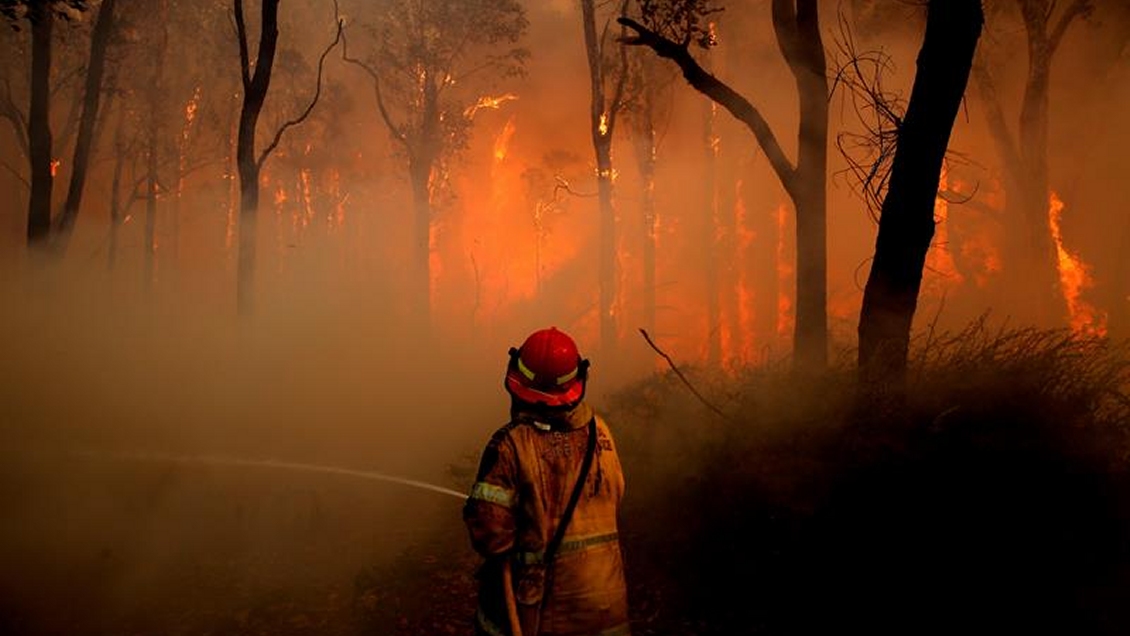 Ordenan evacuar a 8.000 personas amenazadas por los incendios en Queensland