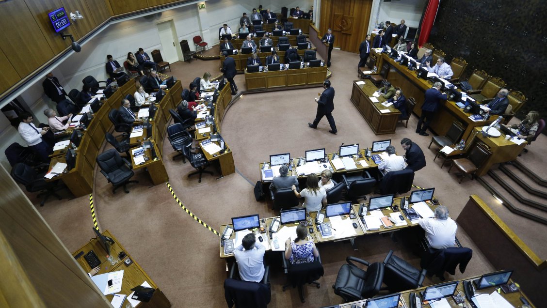 Oposición planteó limitar contratación de primos de autoridades