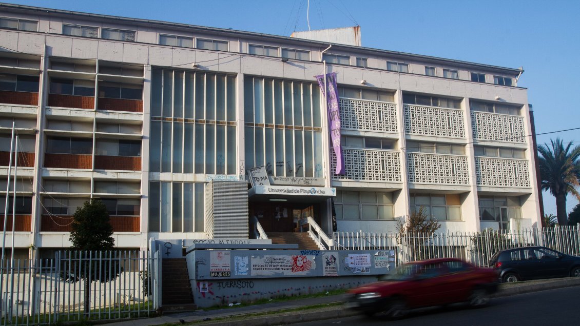 Estudiantes de la UPLA se enfrentaron a Carabineros