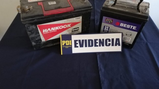 Pareja fue detenida tras ser sorprendida robando baterías de autos en el Agro Santa María de Arica