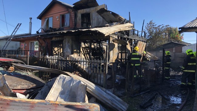 Valdivia: cinco viviendas afectadas y un vehículo destruido dejó incendio