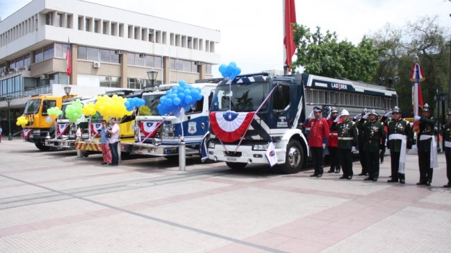 Entregan cinco nuevos carros para el Cuerpo de Bomberos de Rancagua