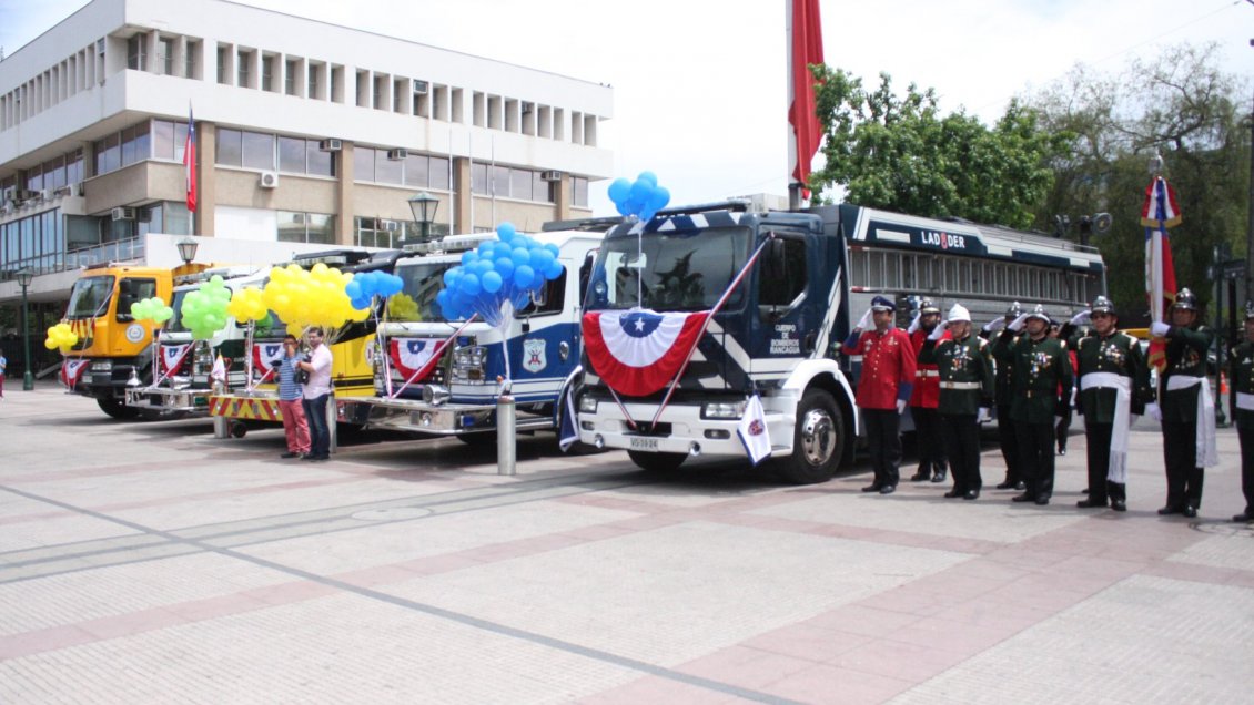Entregan cinco nuevos carros para el Cuerpo de Bomberos de Rancagua