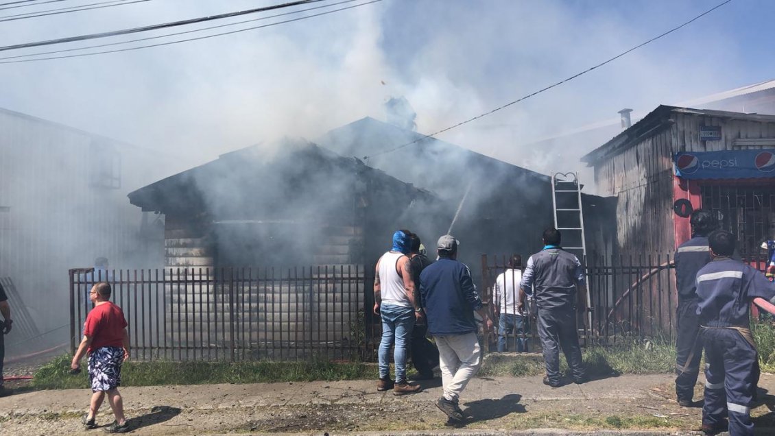 Puerto Montt: Incendio destruyó casa de población Bernardo O’Higgins