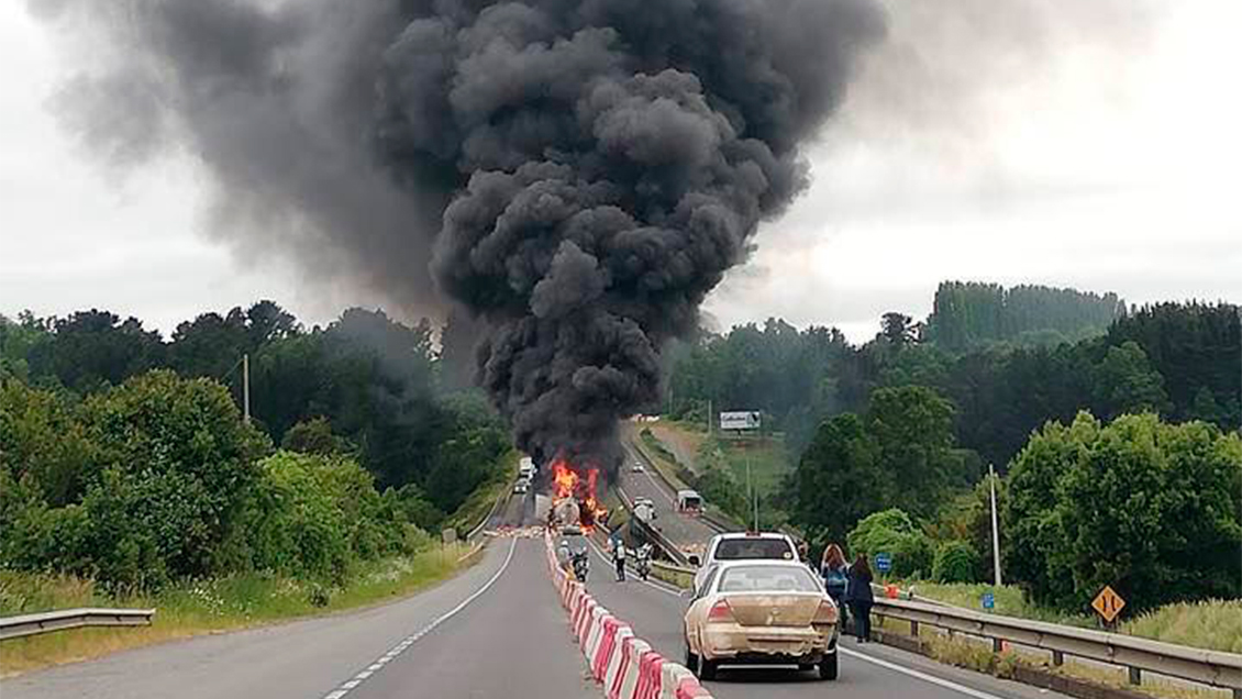 Dos personas murieron tras choque de camiones en Osorno